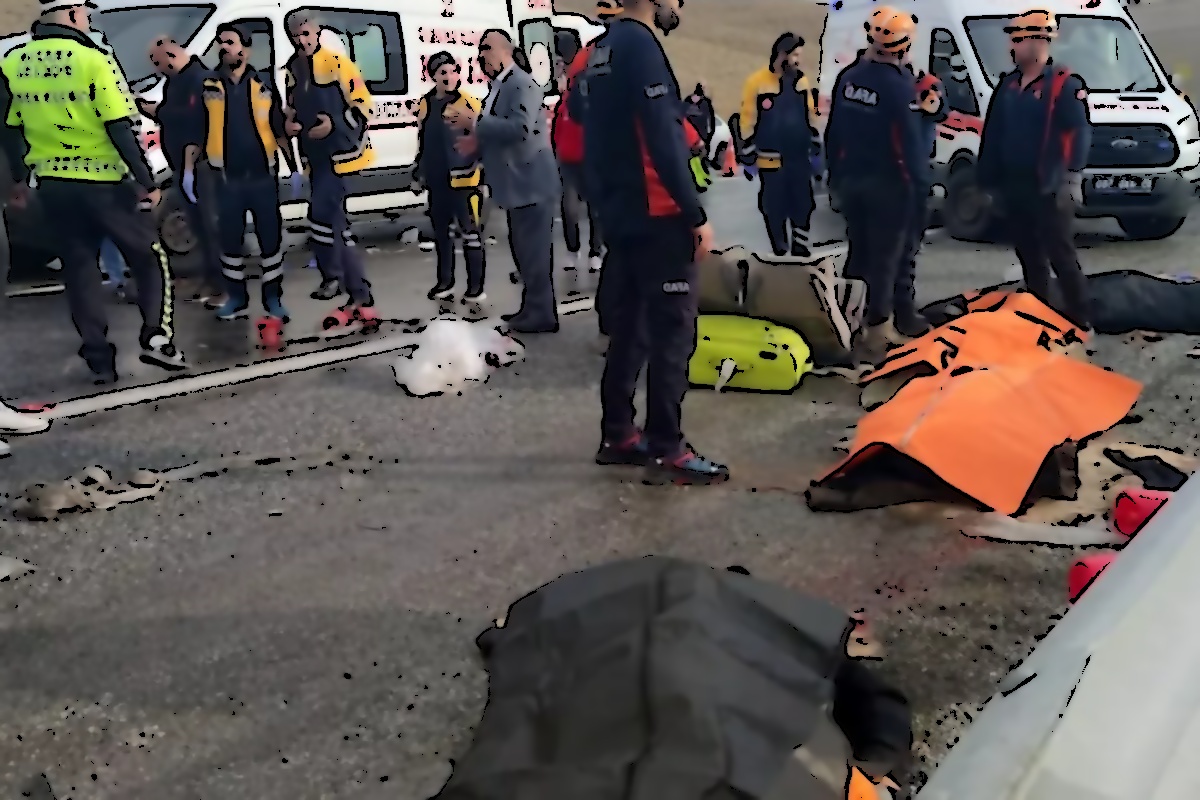 Gürpınar-Başkale Kara Yolunda Feci Kaza: Yaralılar ve Ölüler Var